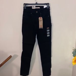 Levi’s skinny jeans. Black. Size 2
